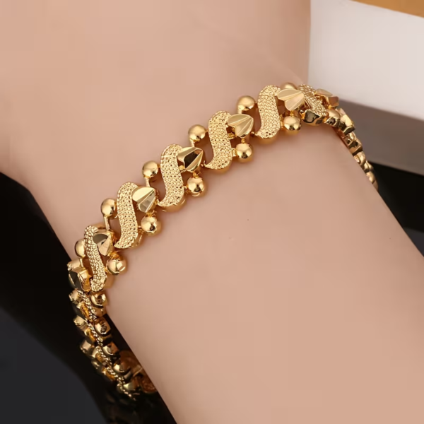 Elegant 24K Gold Plated Heart Charm Bracelet – Boho Alloy Jewelry for Women, Gif